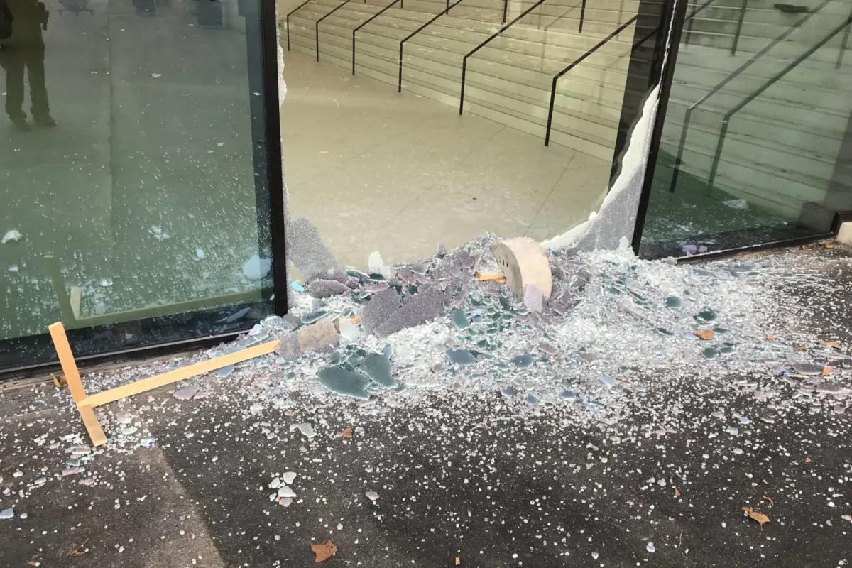 Münchenstein BL - Vandalen verursachen hohen Sachschaden