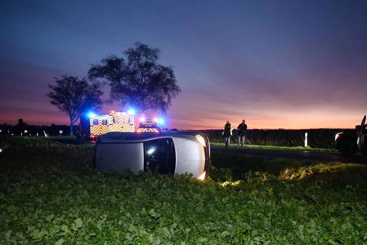 Pulheim – Bei Unfall im Feld gelandet