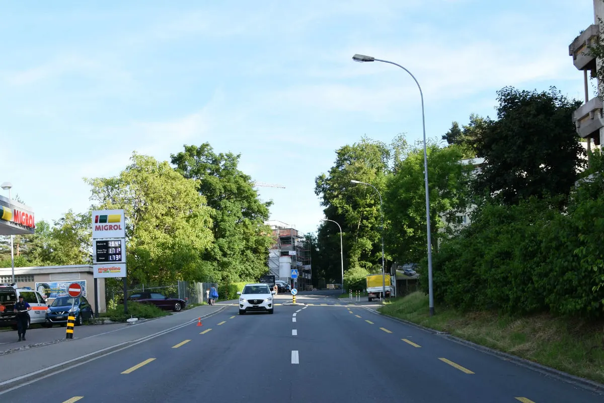 Wittenbach SG - Autofahrer übersieht Velofahrerin