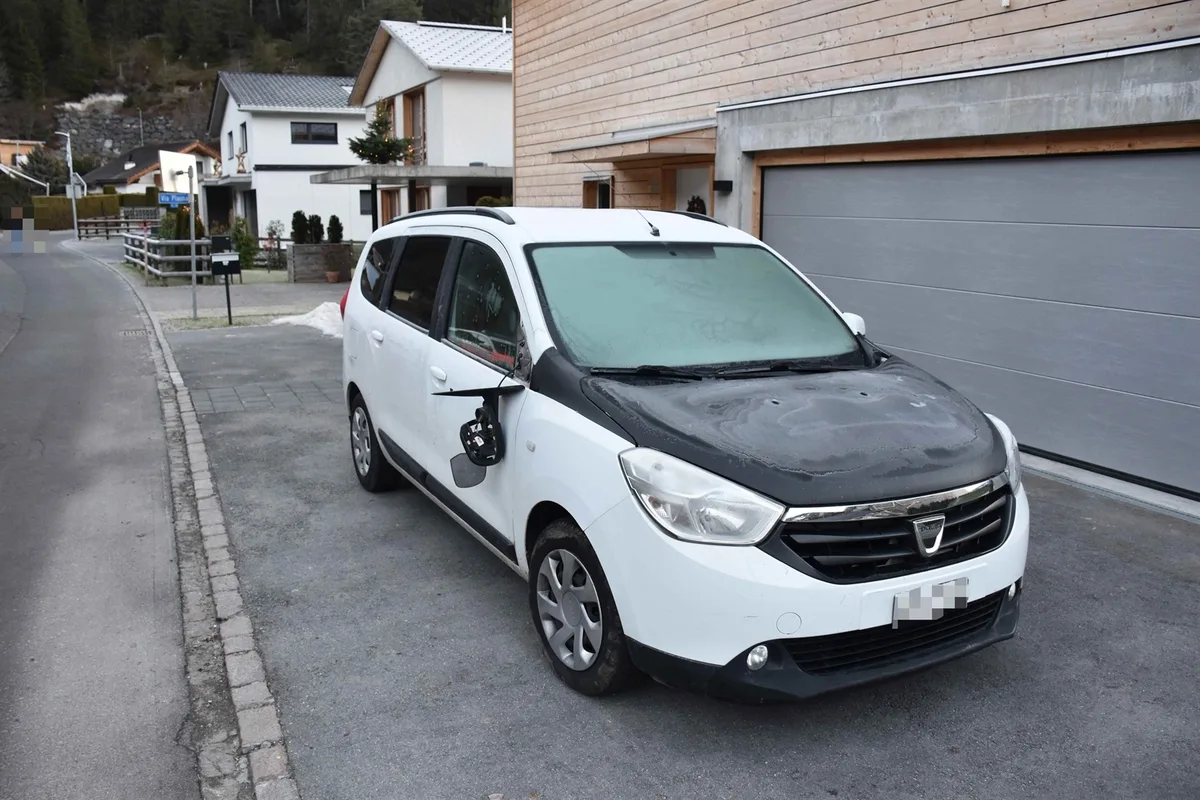Laax GR – Autos und Wohnhaus mutwillig beschädigt