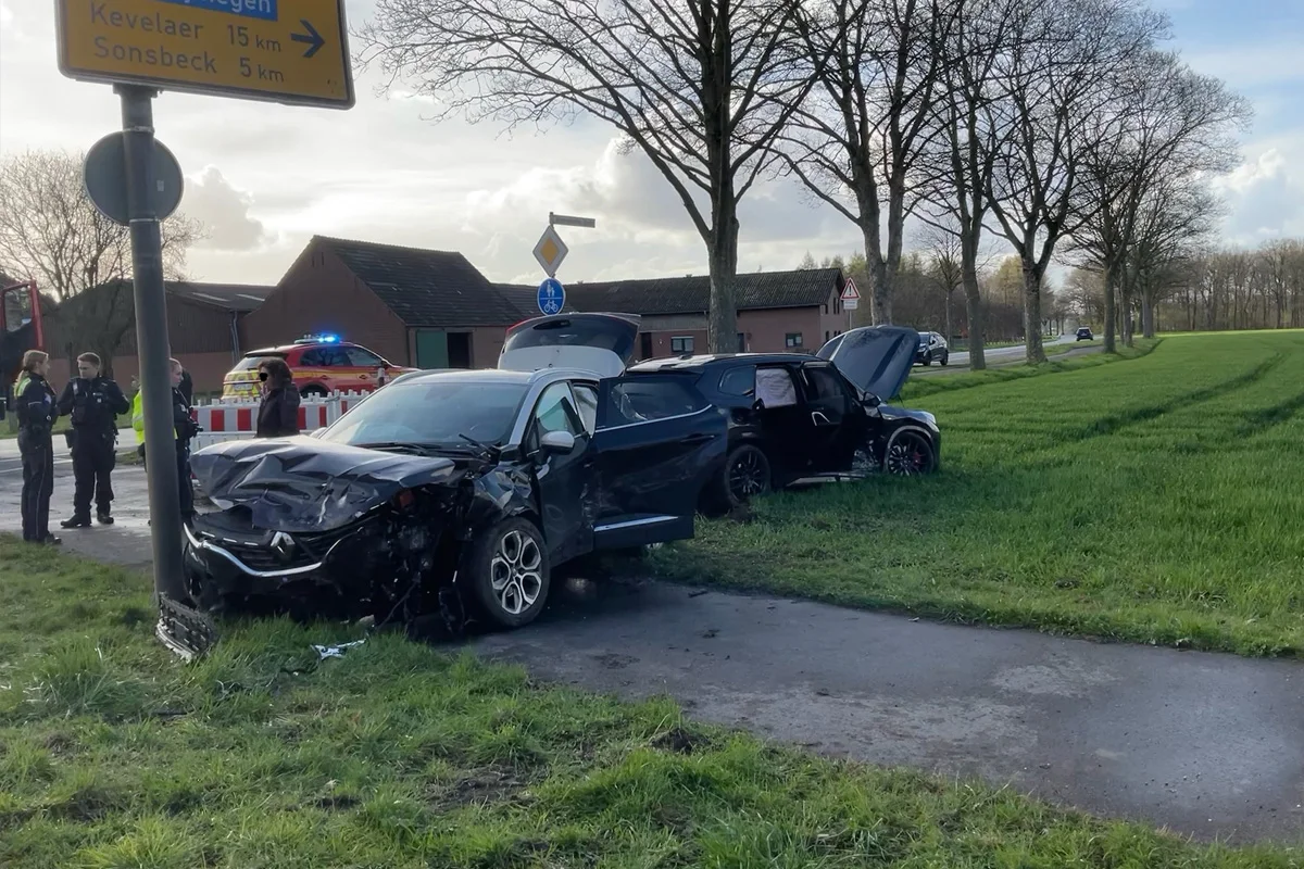 Alpen – Zwei Verletzte bei Unfall mit E-Autos