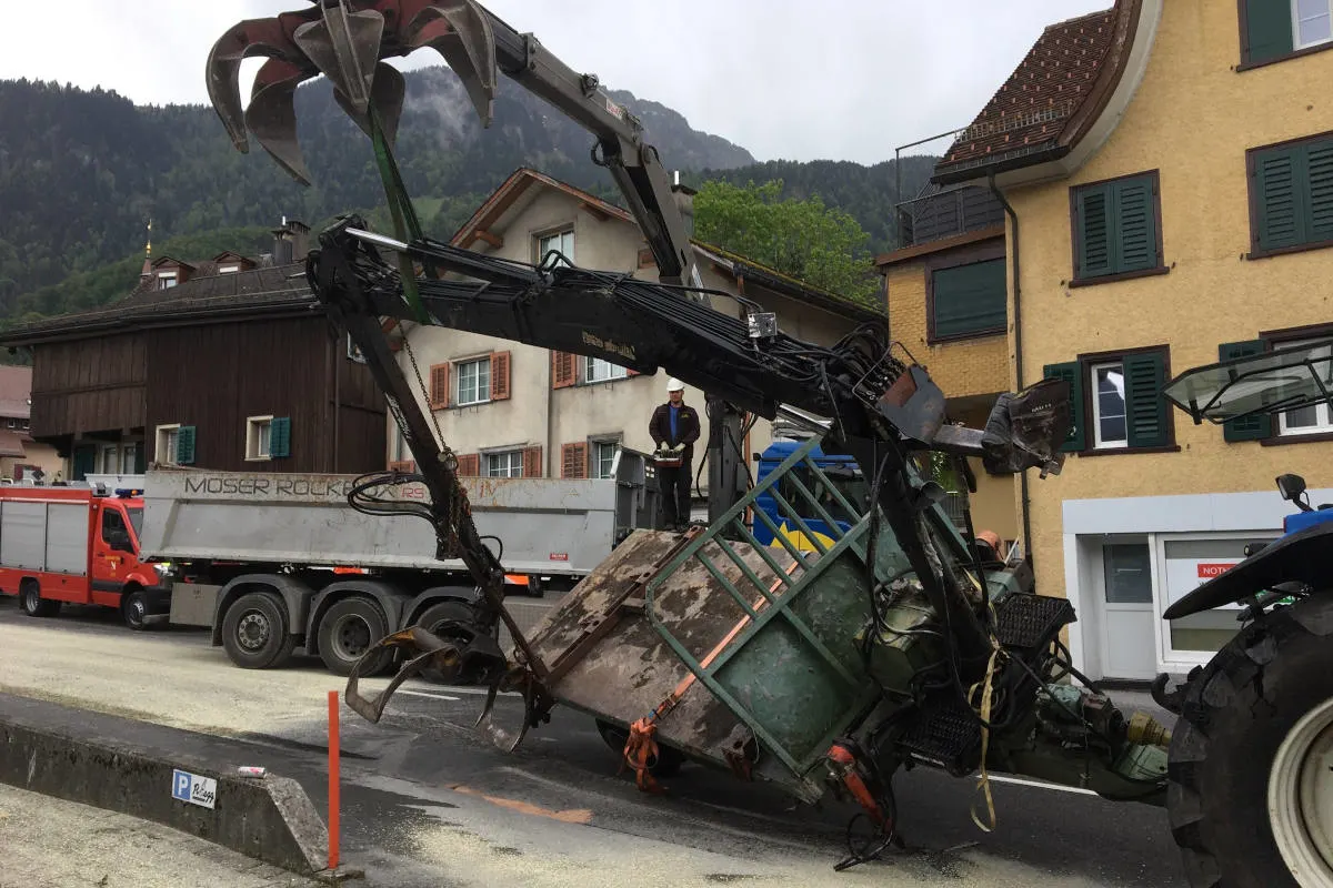 Niederurnen – Anhänger überschlagen