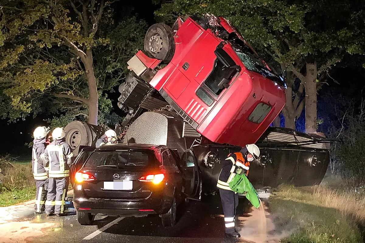 Schwerer LKW-Unfall in Elsdorf - Zwei Fahrer verletzt