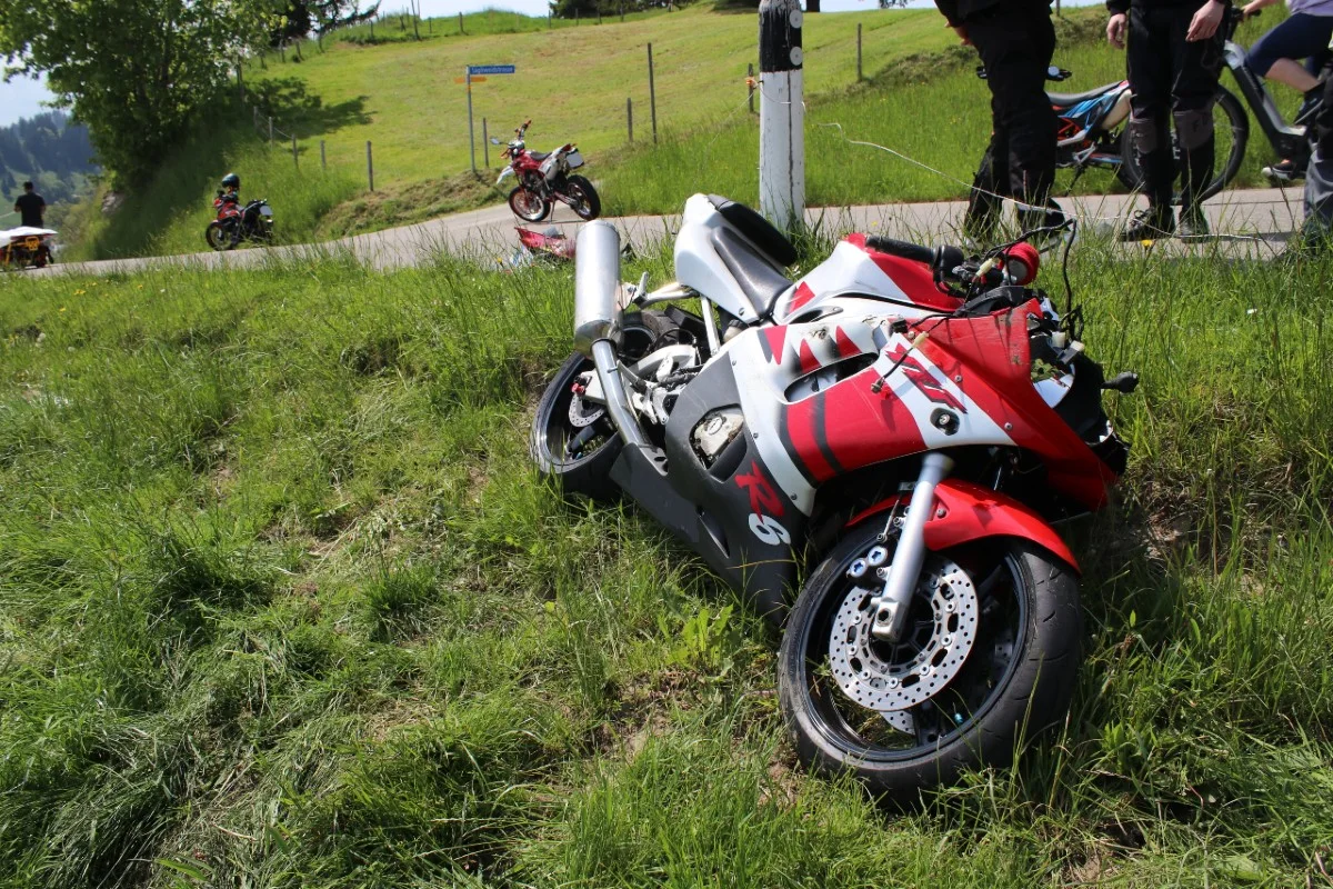 Unfall gestern in Oberegg AI - 18-Jähriger stürzt auf der Honeggstrasse