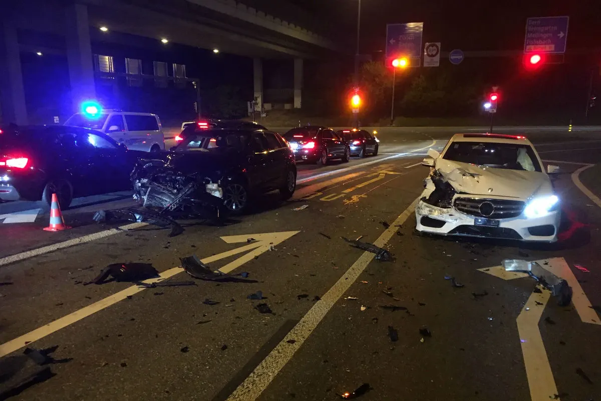 Baden AG - 40-Jähriger verliert Kontrolle über seinen Mercedes!
