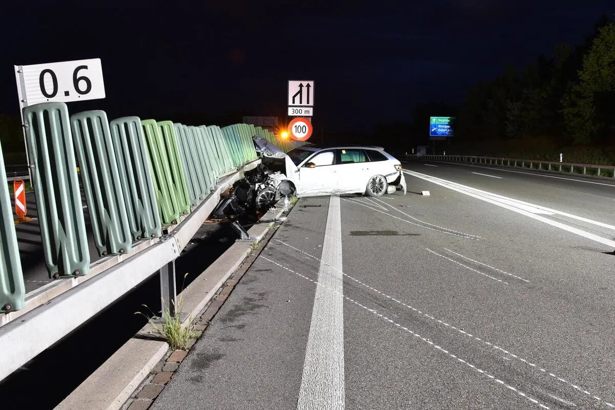 A15 bei Brüttisellen ZH - Heftige Kollision mit einer Mauer