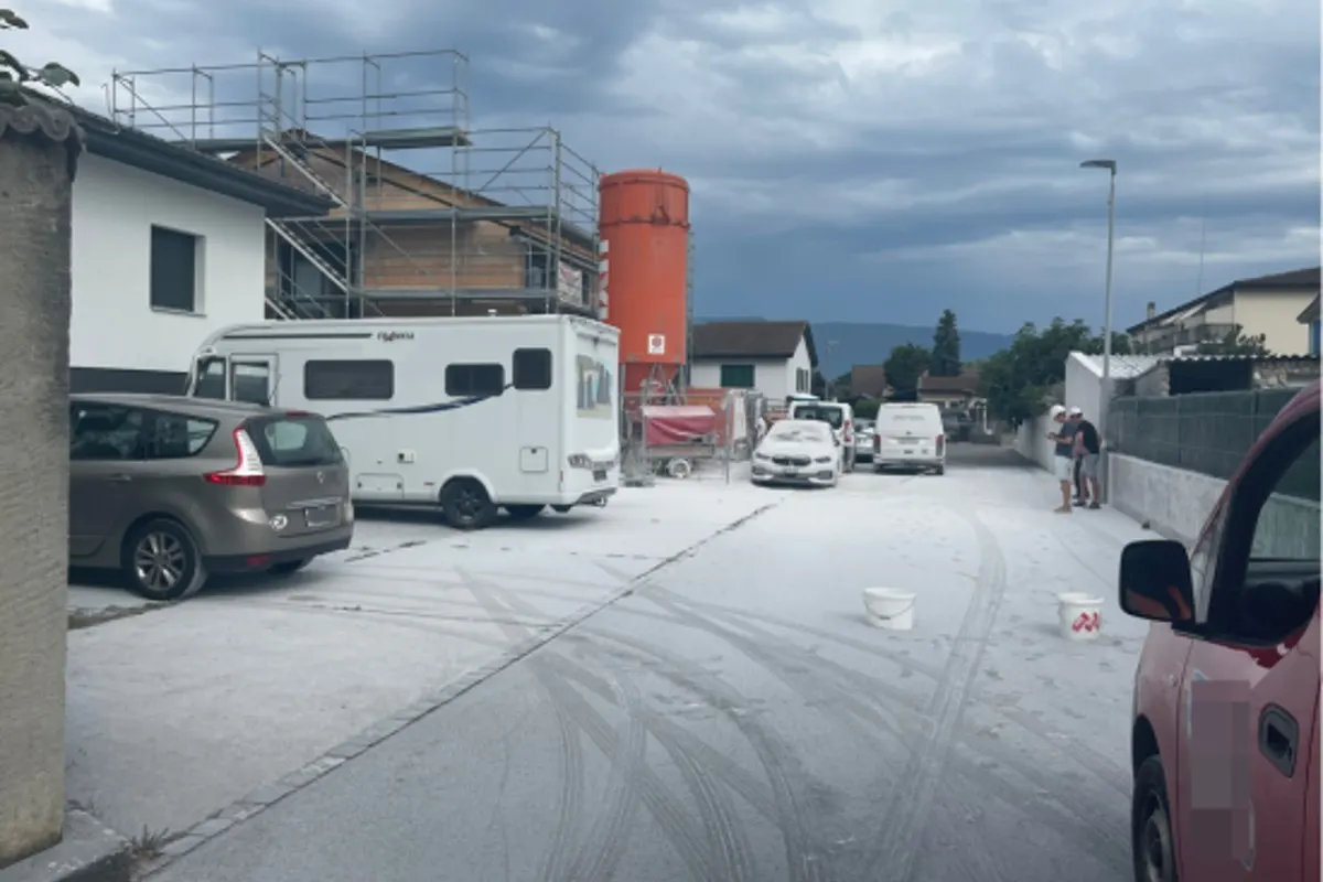  Estavayer-le-Lac FR - Zwischenfall mit Gips auf Baustelle