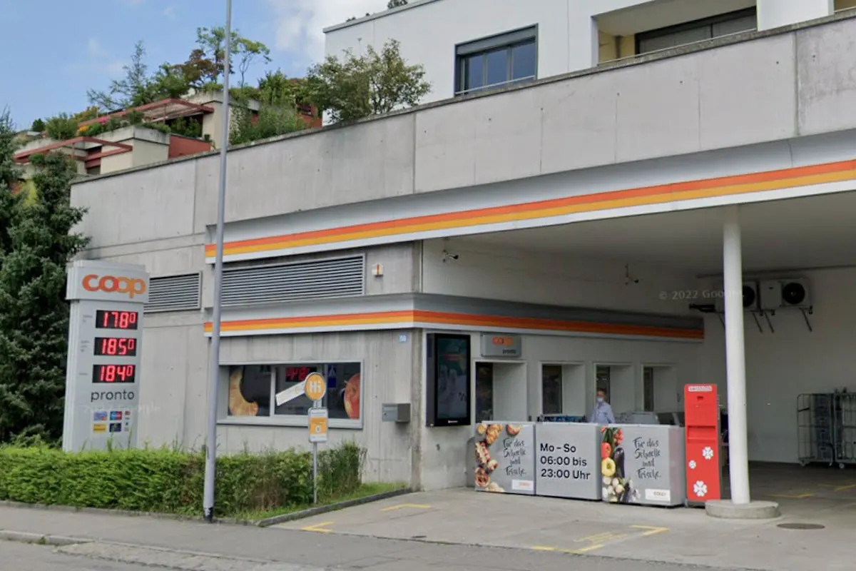 Stadt Zürich ZH - Raubüberfall auf einen Tankstellenshop