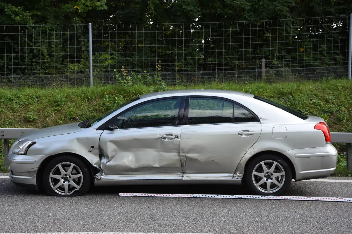 Bazenheid SG - Streifkollision fordert verletzten Motorradfahrer