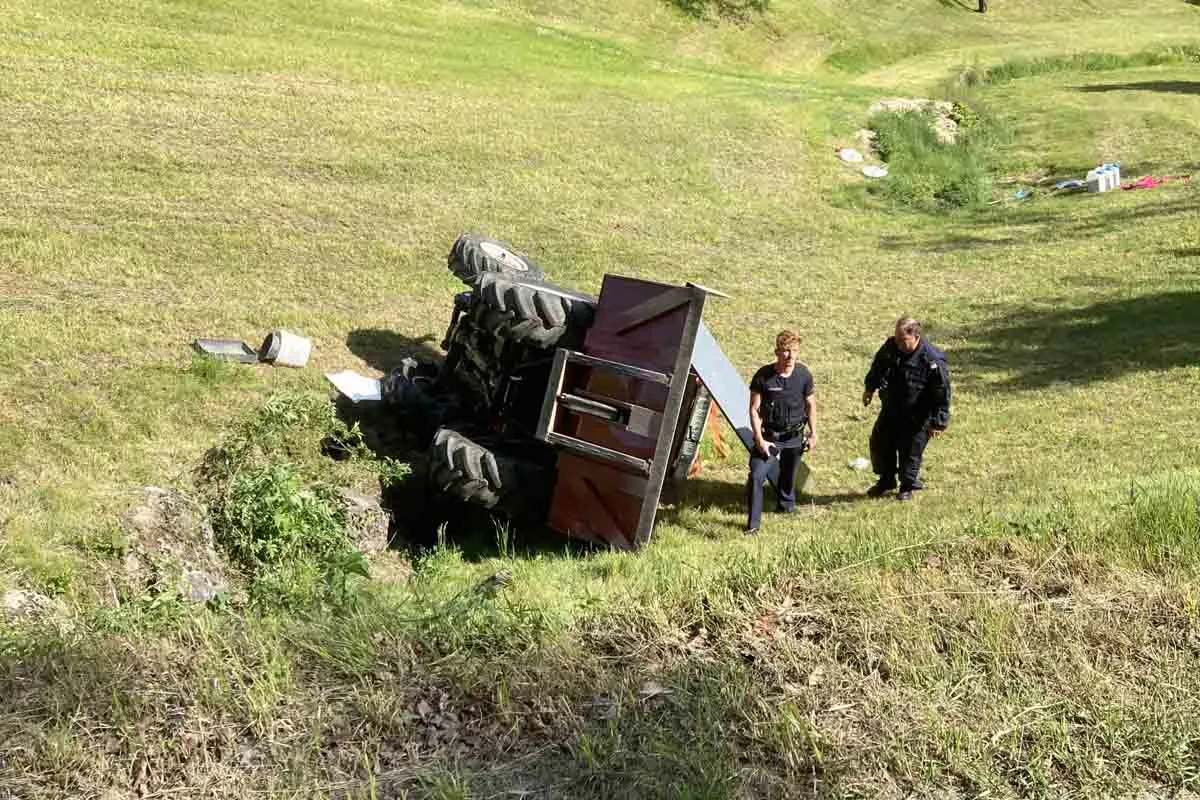 Alkofahrt mit Vater in Losenstein - Traktor überschlug sich auf Böschung - Kind schwer verletzt
