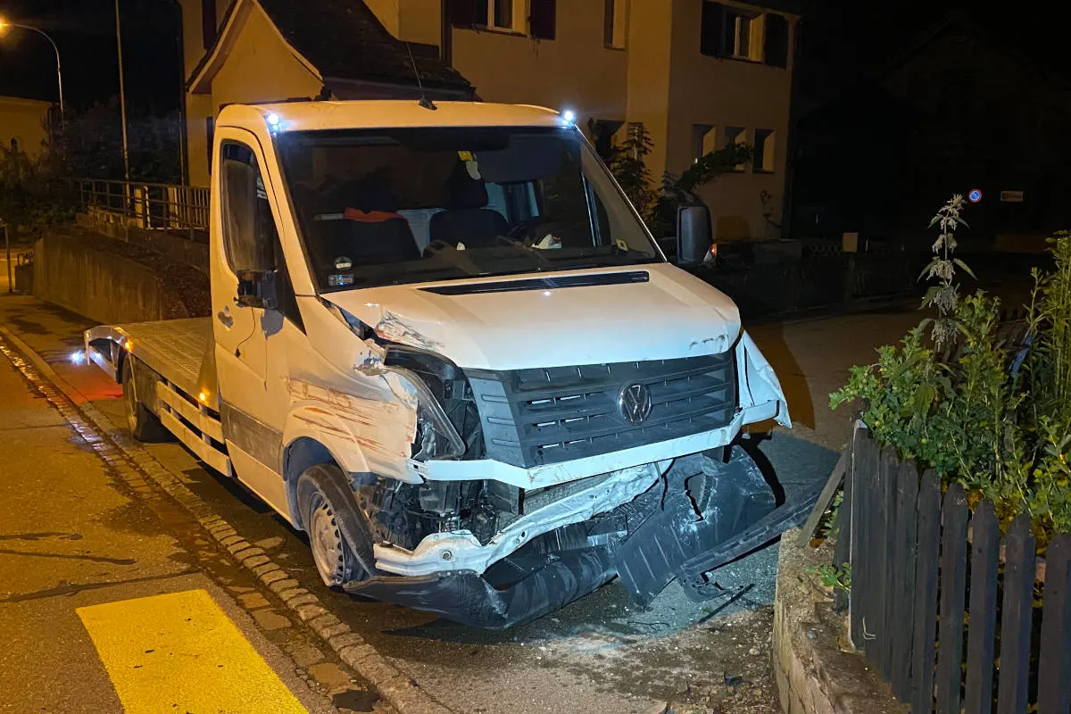 Herdern TG – Betrunken mit Lieferwagen in Mauer gefahren