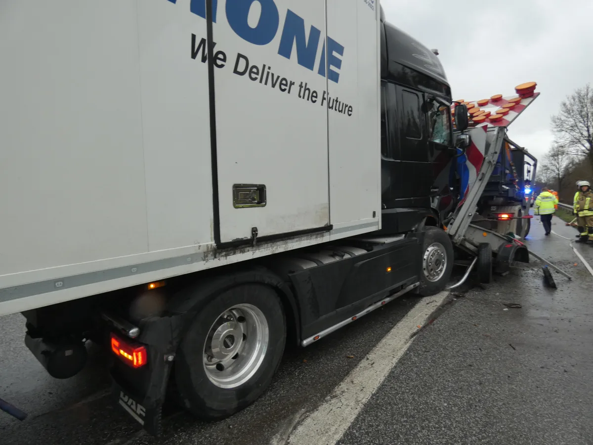 A27 Hagen im Bremischen – Fahrzeugführer und Kind verletzt – stundenlange Sperrung