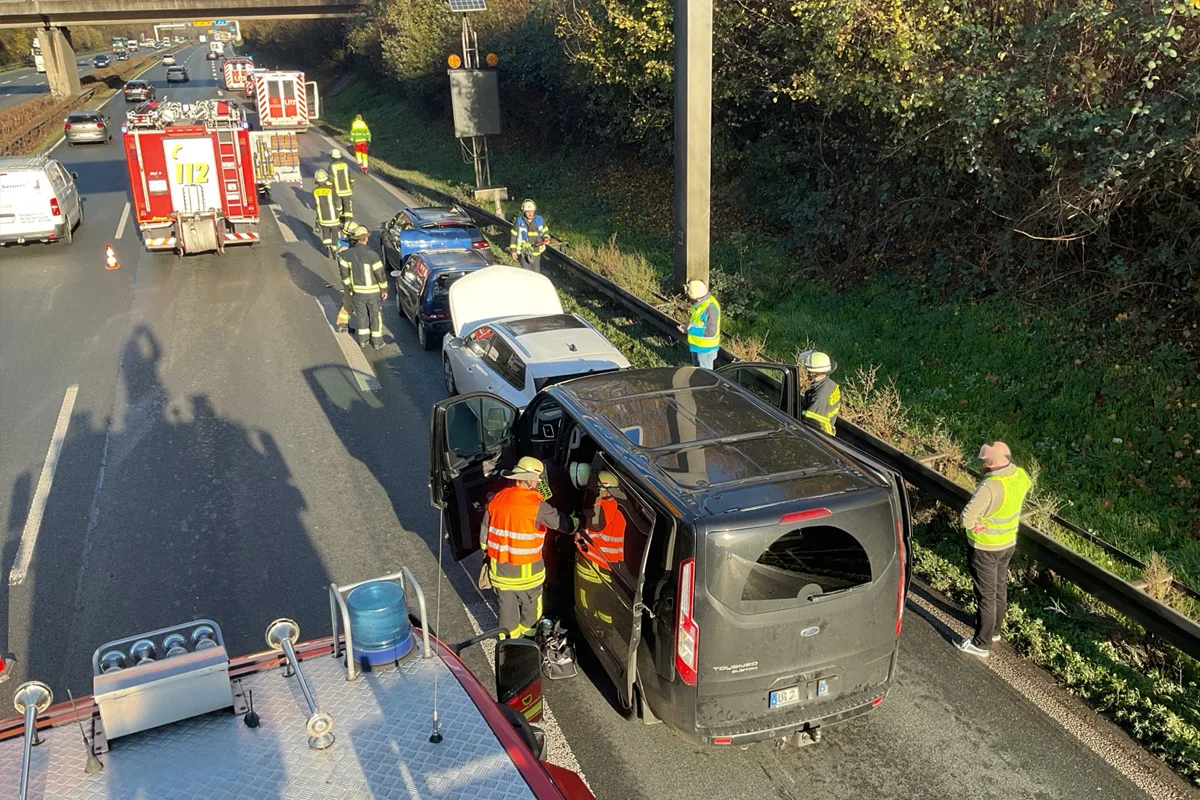 Dortmund NW – Drei Verletzte nach Auffahrunfall mit vier Pkw 