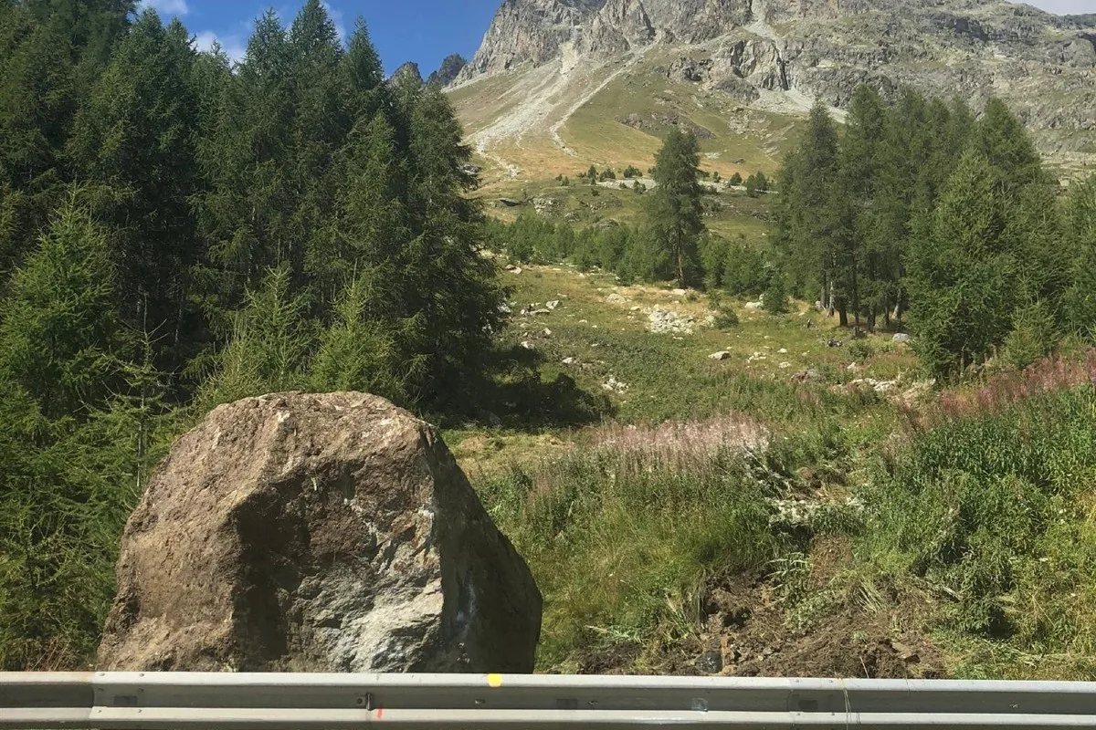 Sils im Engadin GR - Malojastrasse wegen Felssturz gesperrt