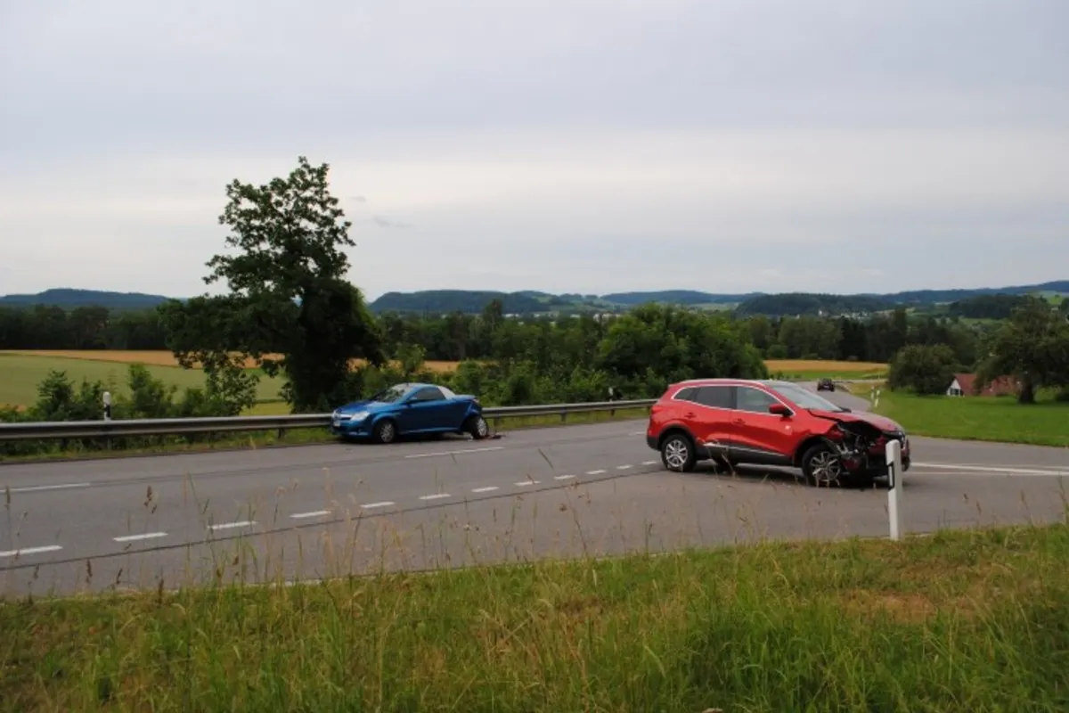 Rüdlingen SH - Beide Fahrzeuge erlitten beim Unfall Totalschaden