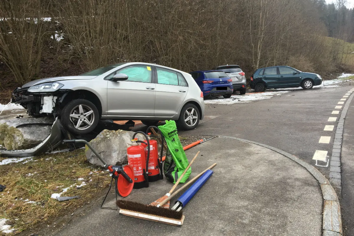 Turbenthal ZH - Autofahrerin bei Selbstunfall verletzt