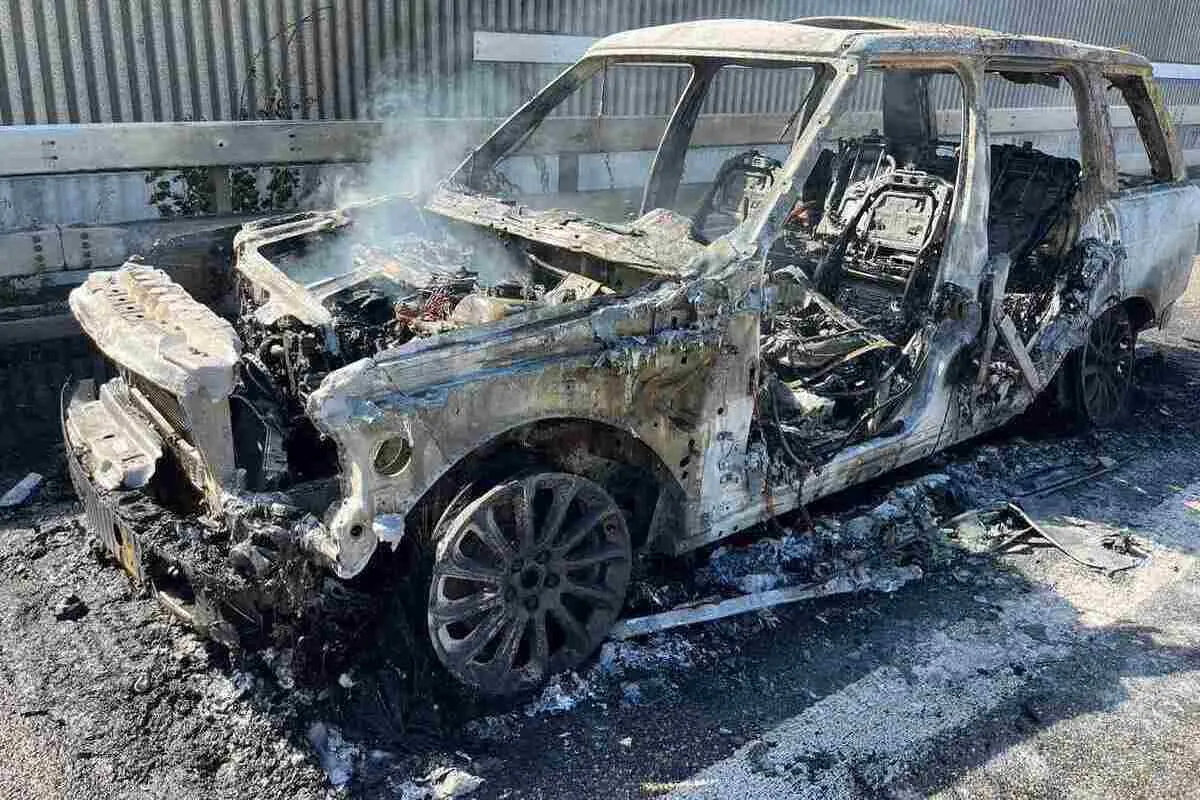 Autobrand auf der A5 bei Lüsslingen-Nennigkofen SO – SUV brennt komplett aus