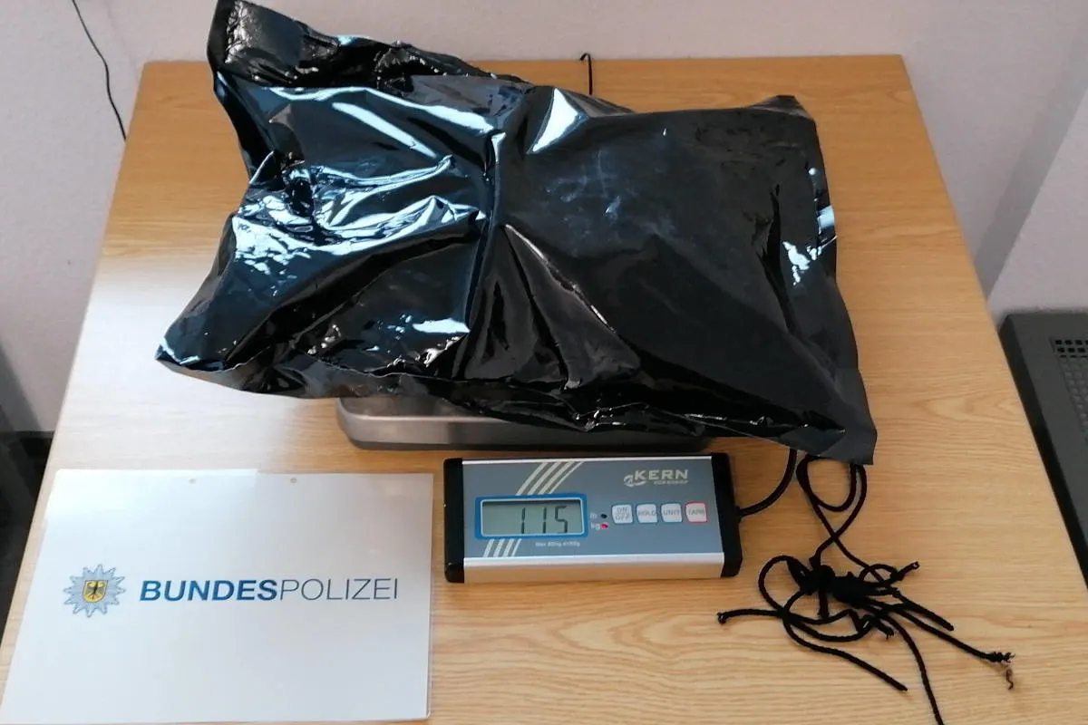 Kleve – Bundespolizei stellt ein Kilogramm Marihuana auf der A61 sicher