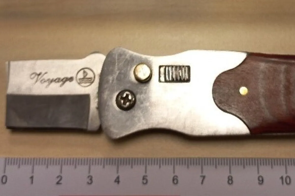 Wien - Dieb droht Ladendetektiv mit einem Klappmesser 