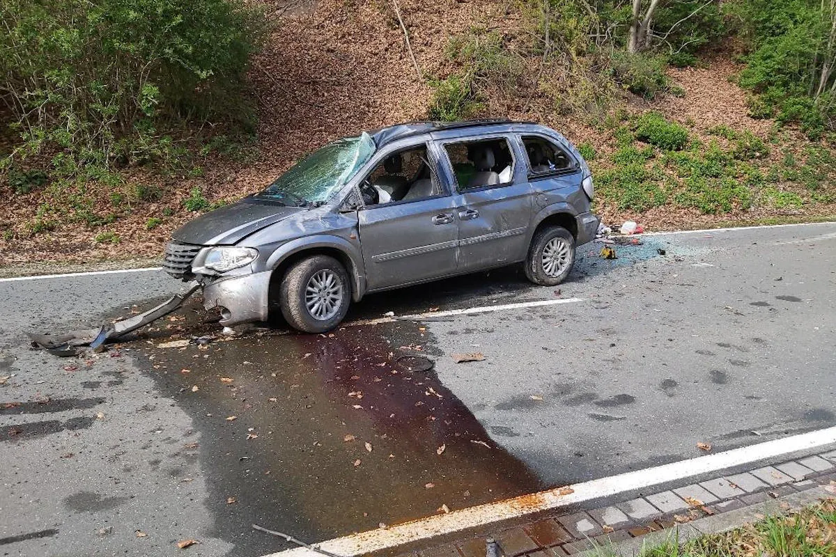 Bad Blankenburg – Eingeklemmte Person nach schwerem Unfall