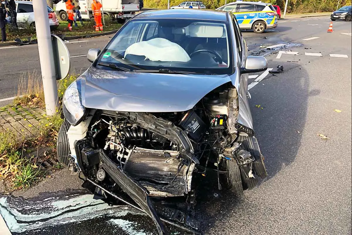 Drei Verletzte nach Unfall in Alsdorf - Zusammenstoß im Kreuzungsbereich