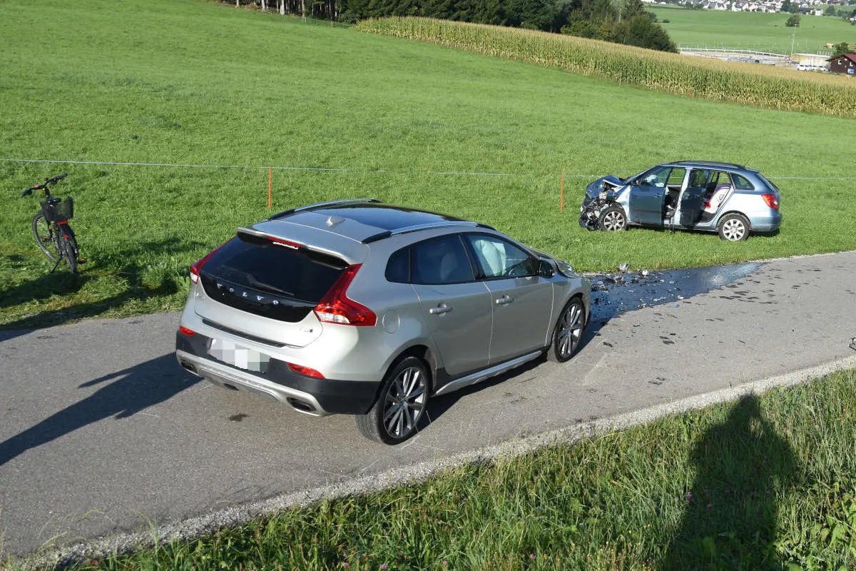Unfall in Niederhelfenschwil SG – Kollision beim Vorbeifahren