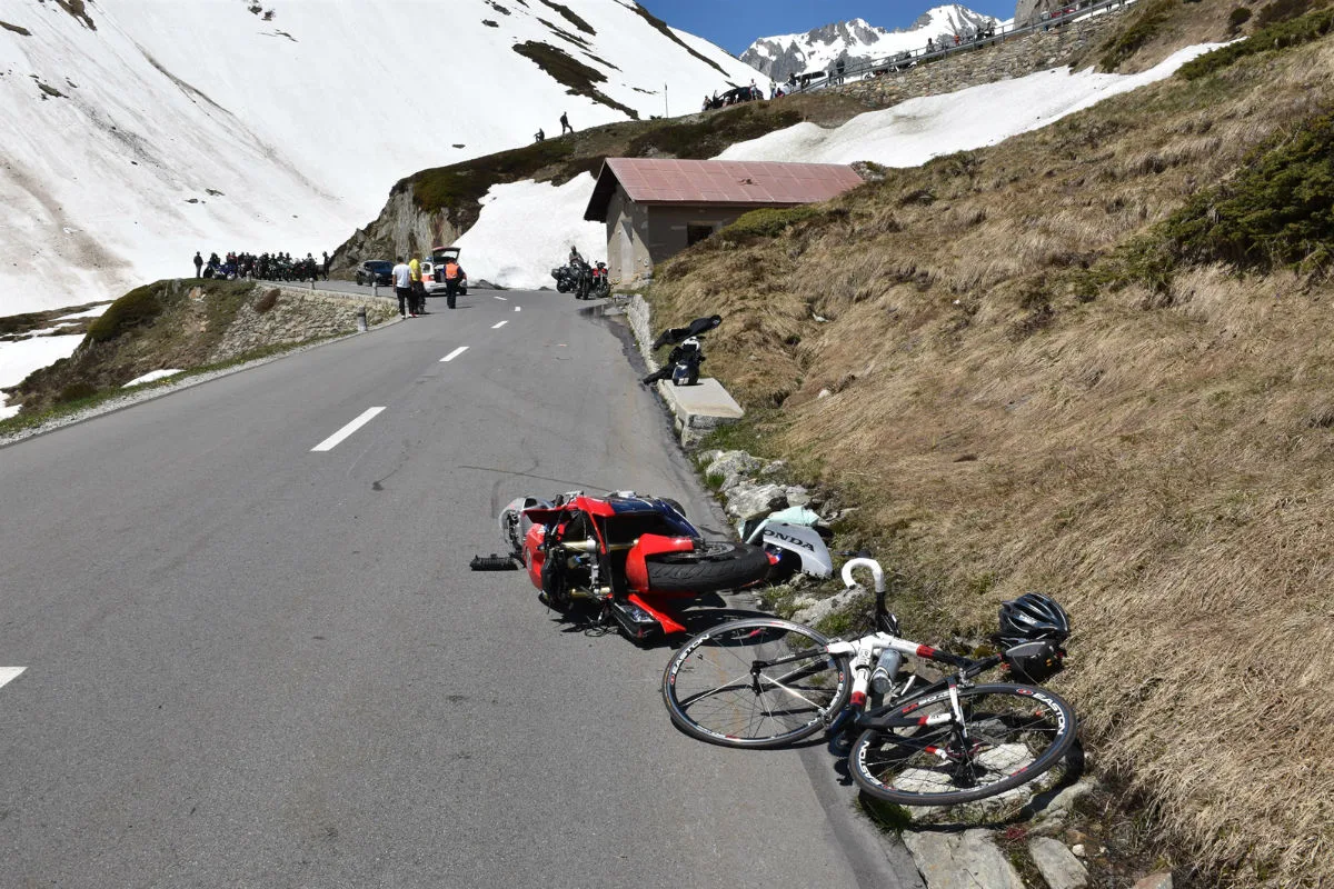 Rueras GR - Mit Motorrad gestürzt und Velofahrer erfasst