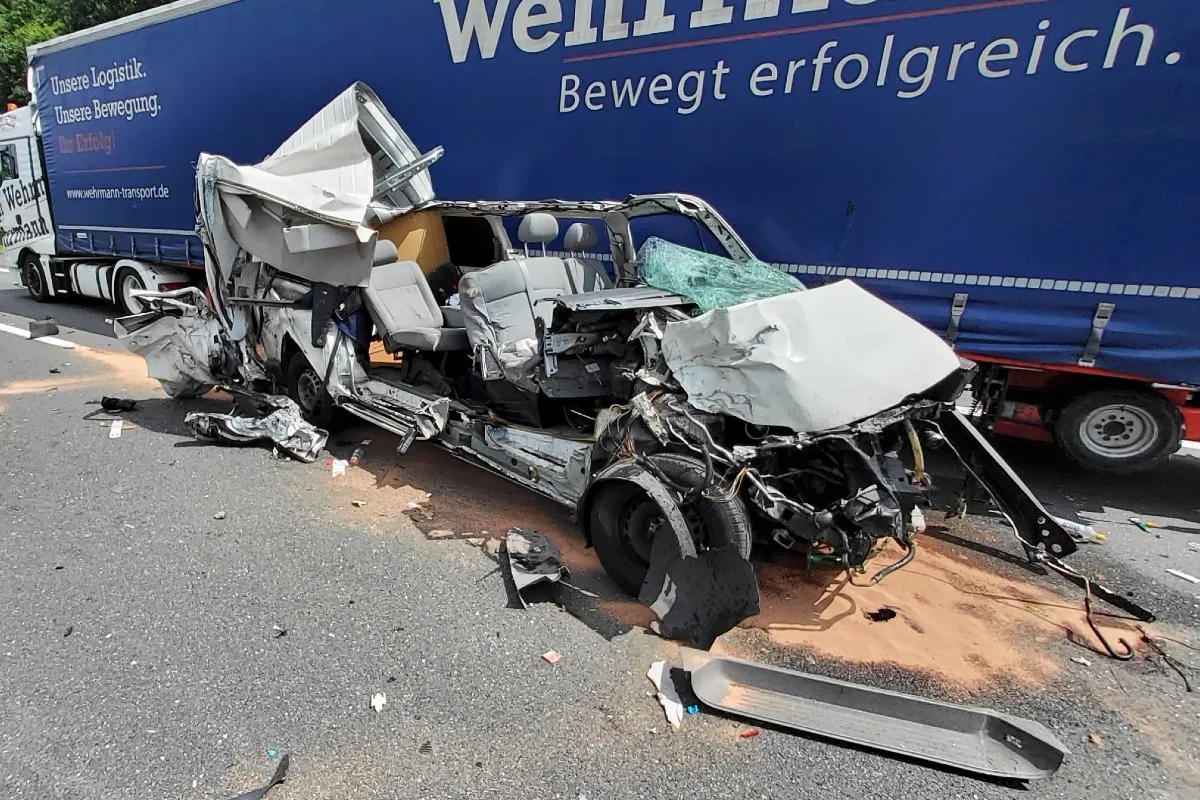 Gevelsberg - Unglaublicher Verkehrsunfall mit mehreren LKW und PKW