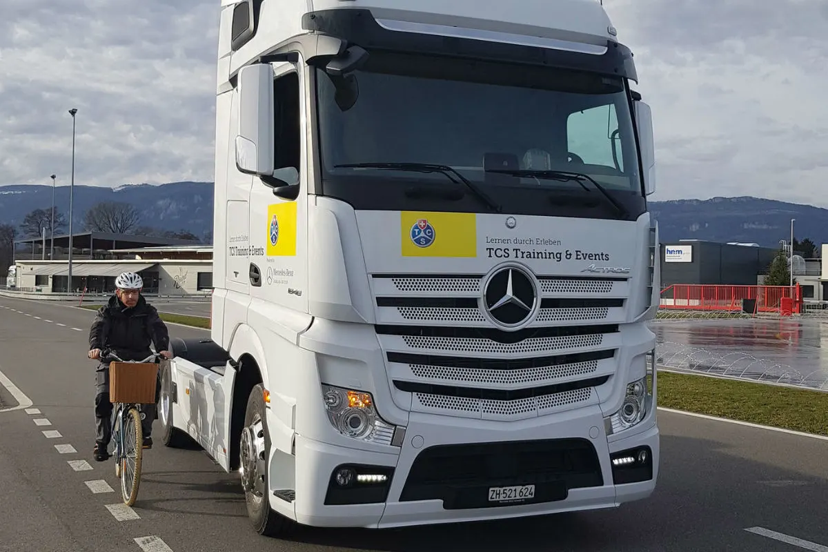 LKW-Abbiegeassistenten können Leben retten