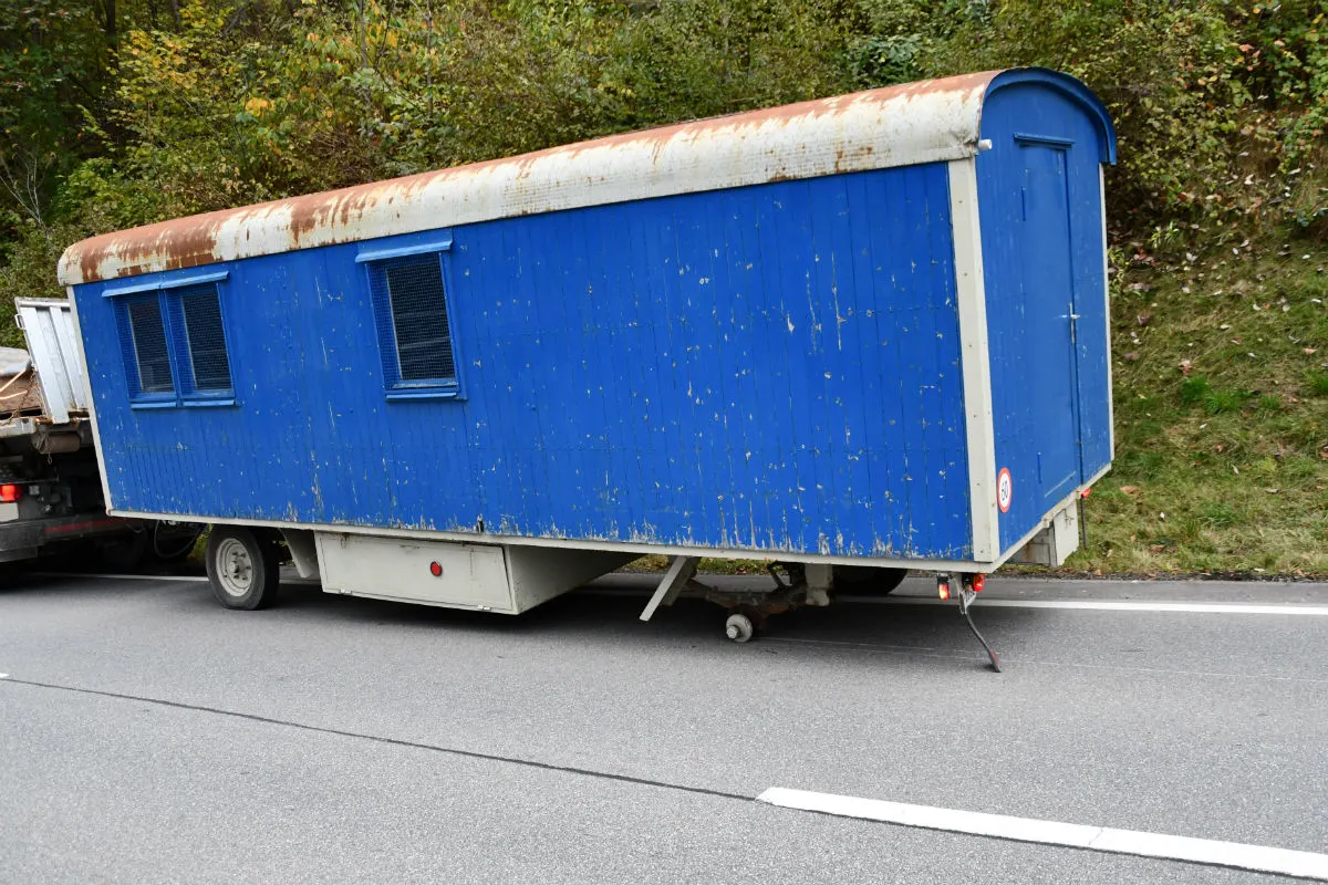 Chur GR - Baustellenanhänger verliert Hinterrad