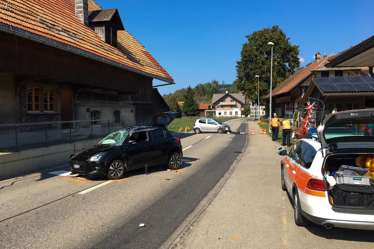 Zollbrück BE - Drei Verletzte bei Unfall 