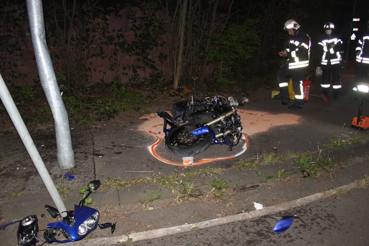 Leichlingen – Motorradfahrer übersieht Kreisverkehr