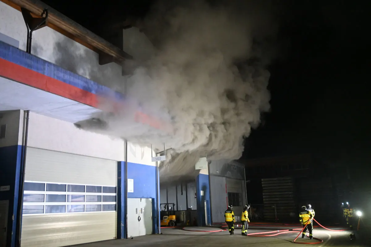Mauren FL – Grossbrand einer Gewerbehalle