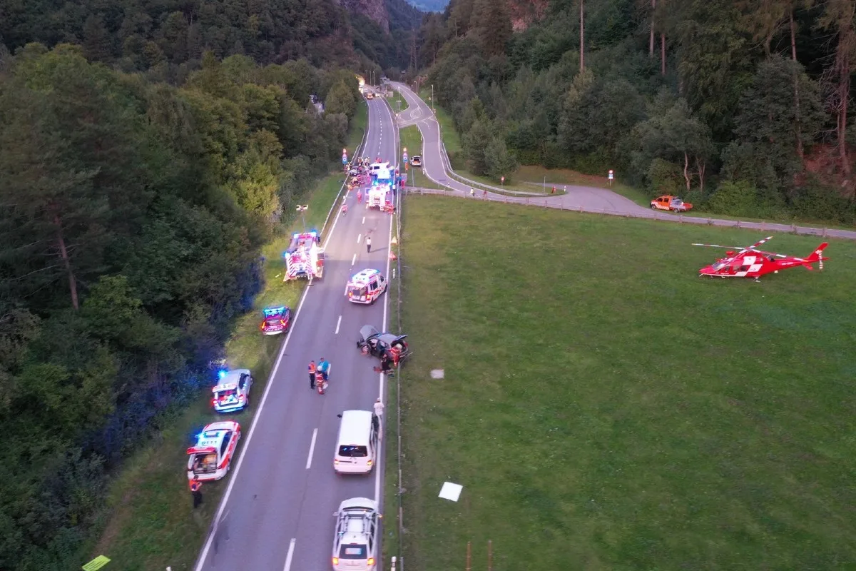 Horrorcrash in Landquart GR - Mehrere verletzte Personen nach tragischem Unfall mit diversen Fahrzeugen