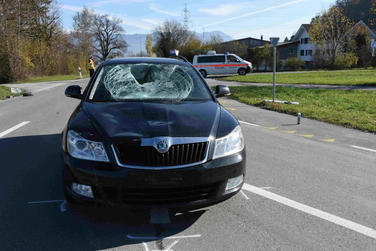 Tragödie in Oberriet SG – Kollision zwischen Auto und E-Bike endet tödlich