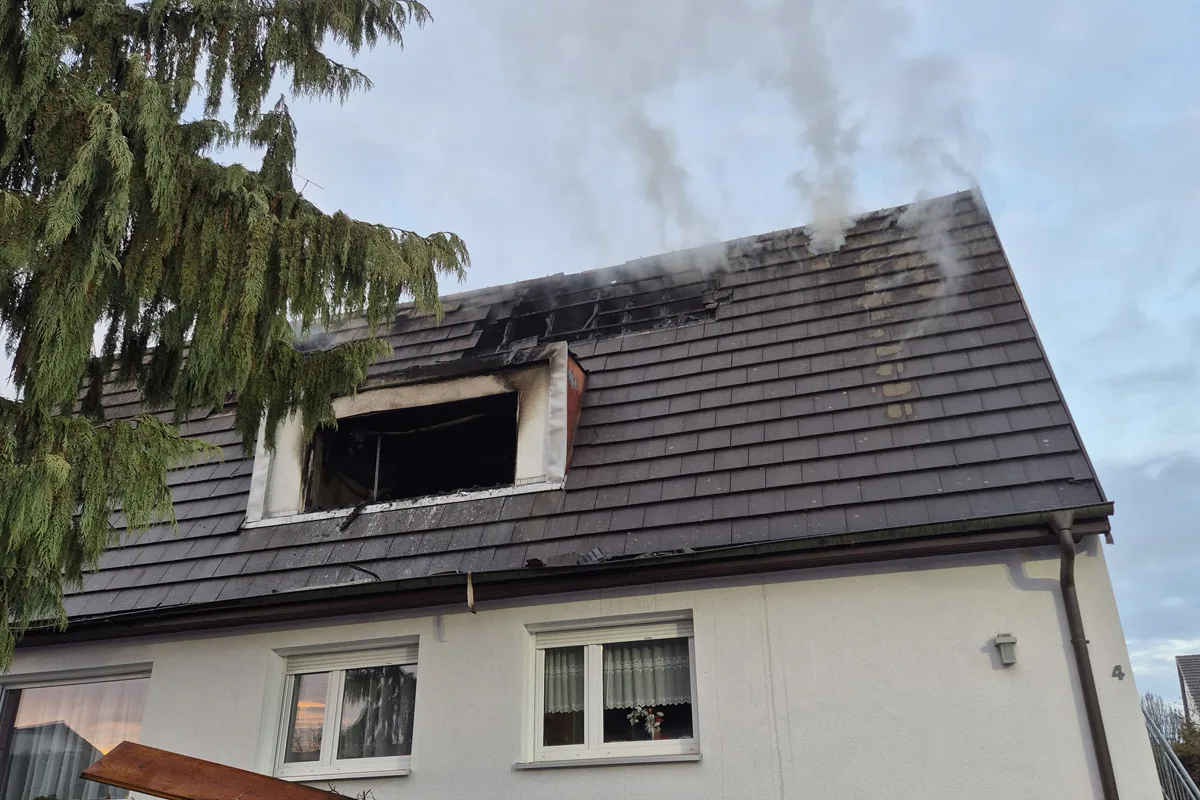 Stockach – Wohnungsbrand greift auf Dachstuhl über