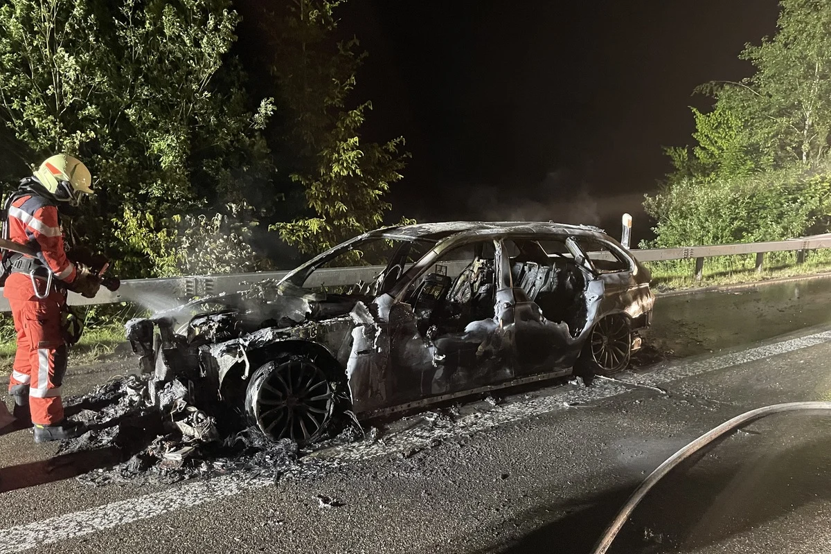 Gundetswil TG - Auto auf der A7 in Vollbrand 