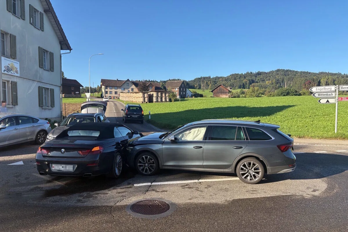 Bernhardzell SG – Unfall zwischen drei Autos