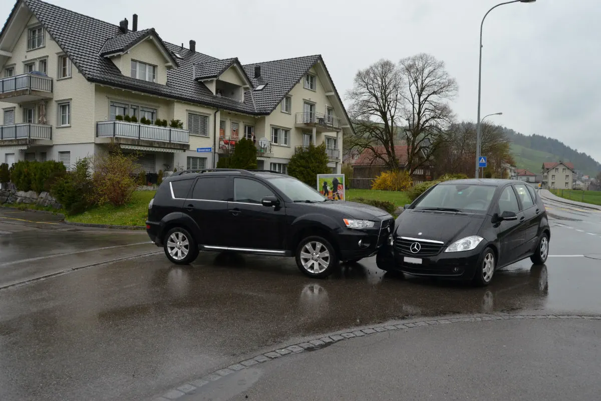 Urnäsch AR - Kollision zwischen zwei Autos