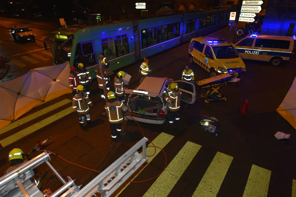 Basel BS - Verkehrsbehinderungen wegen Unfall in der St. Johanns-Vorstadt