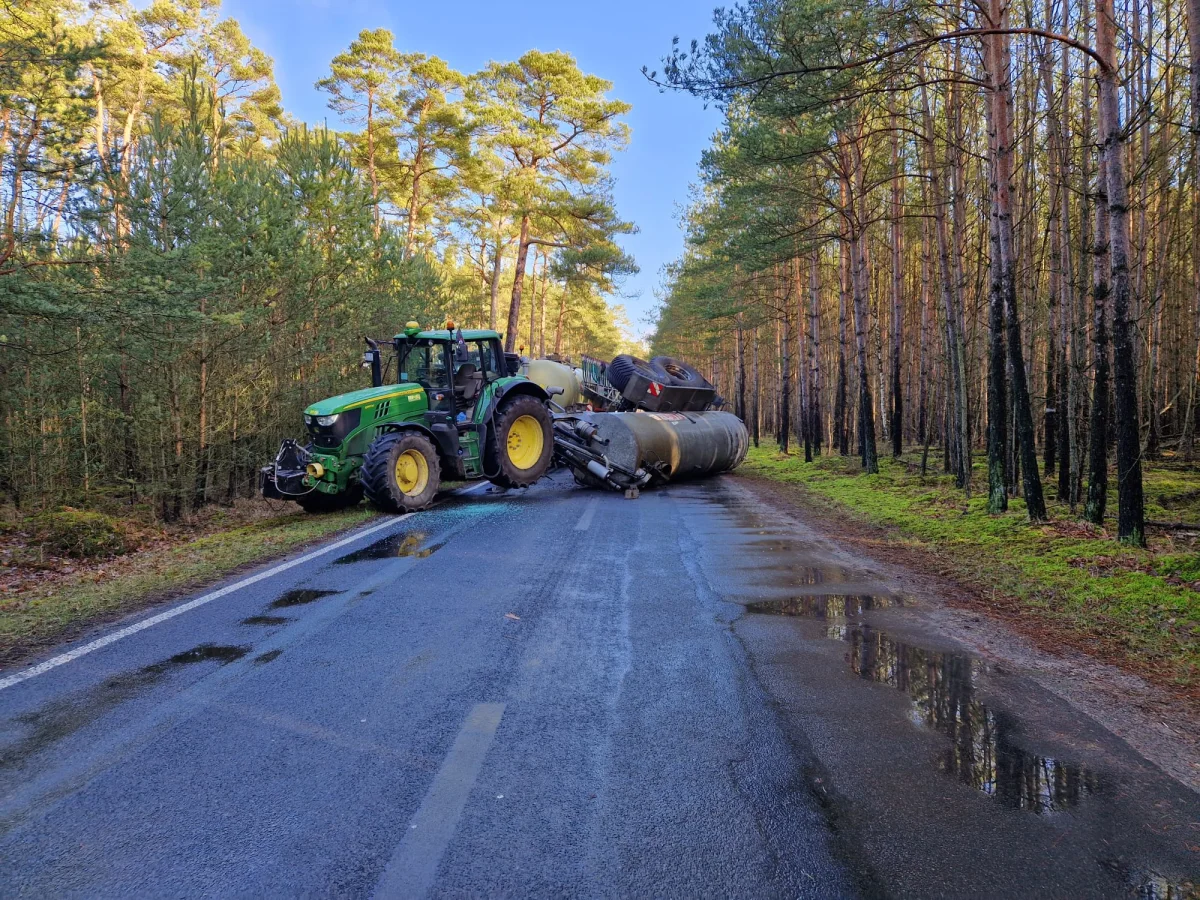 Malliß – Gülleanhänger eines Traktors umgekippt