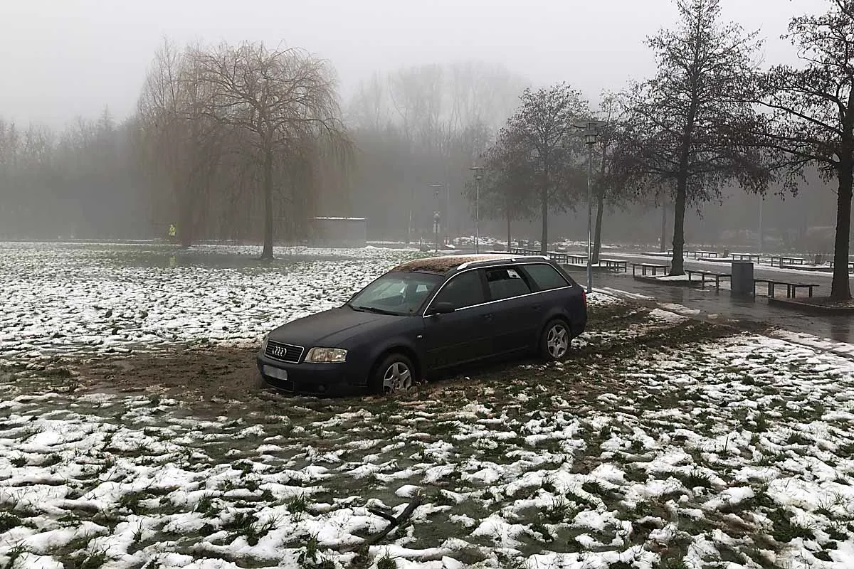 Oldenburg - Betrunkener fährt sich fest