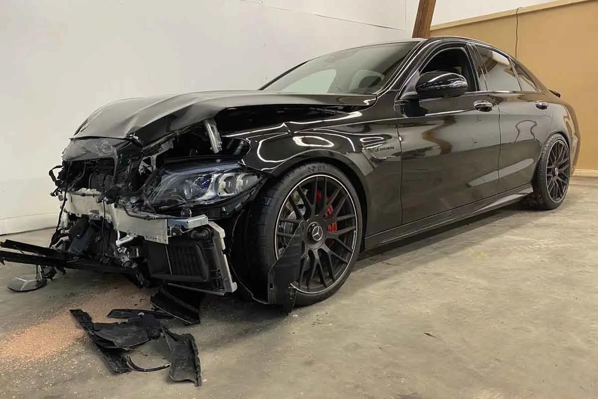 Mägenwil AG - Junger Autolenker schrottet Mercedes AMG C63 S!