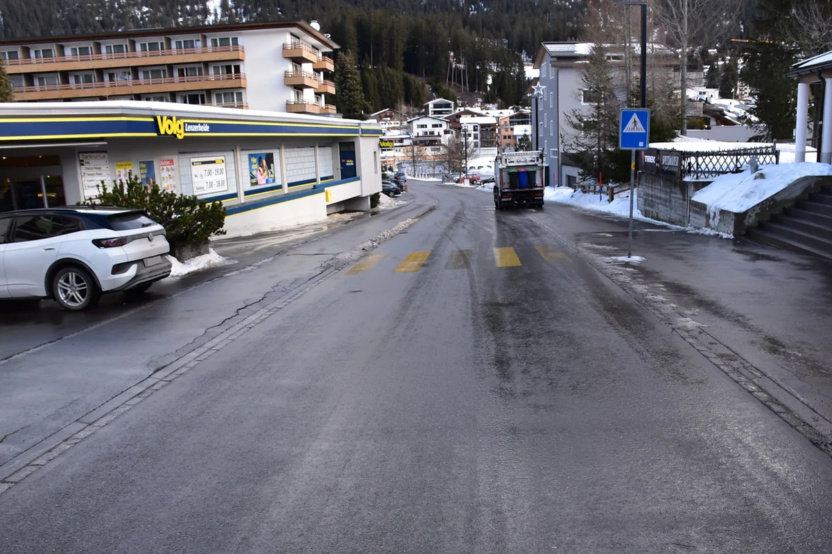 Lenzerheide GR – Fussgängerin beim Ausparkieren erfasst 