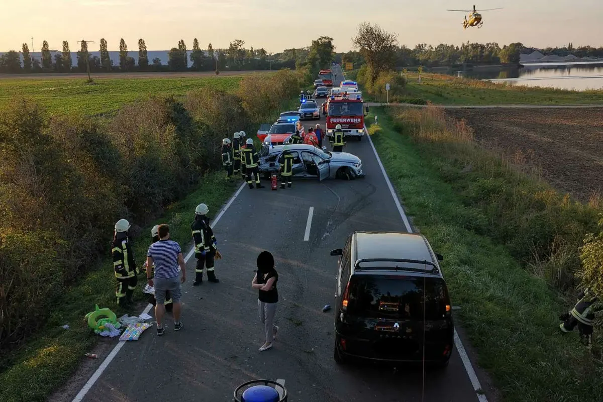 Worms - Horrorunfall bei dem Leute aus dem Auto geschleudert wurden!