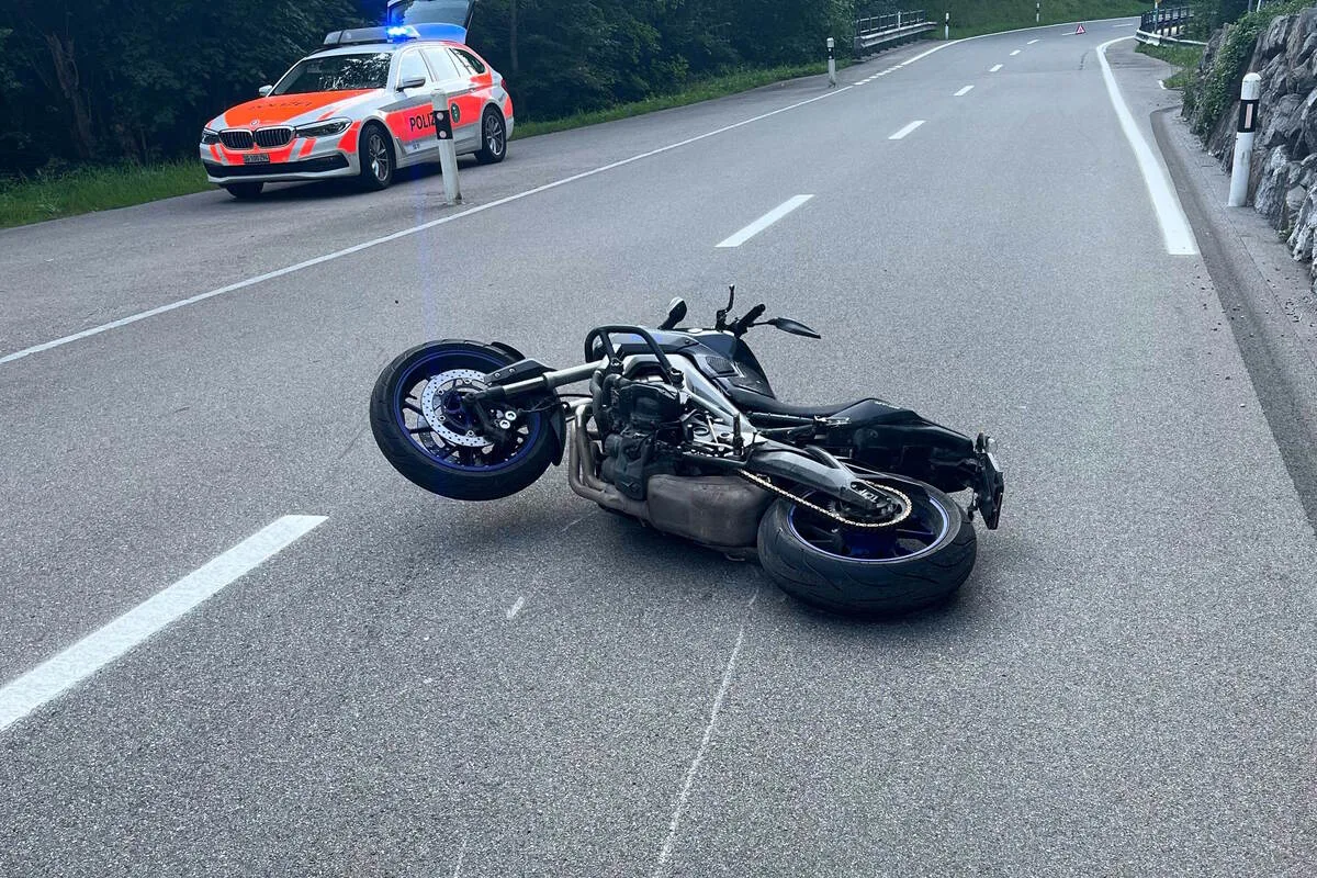 Gähwil SG - Mit einer Mauer kollidiert 