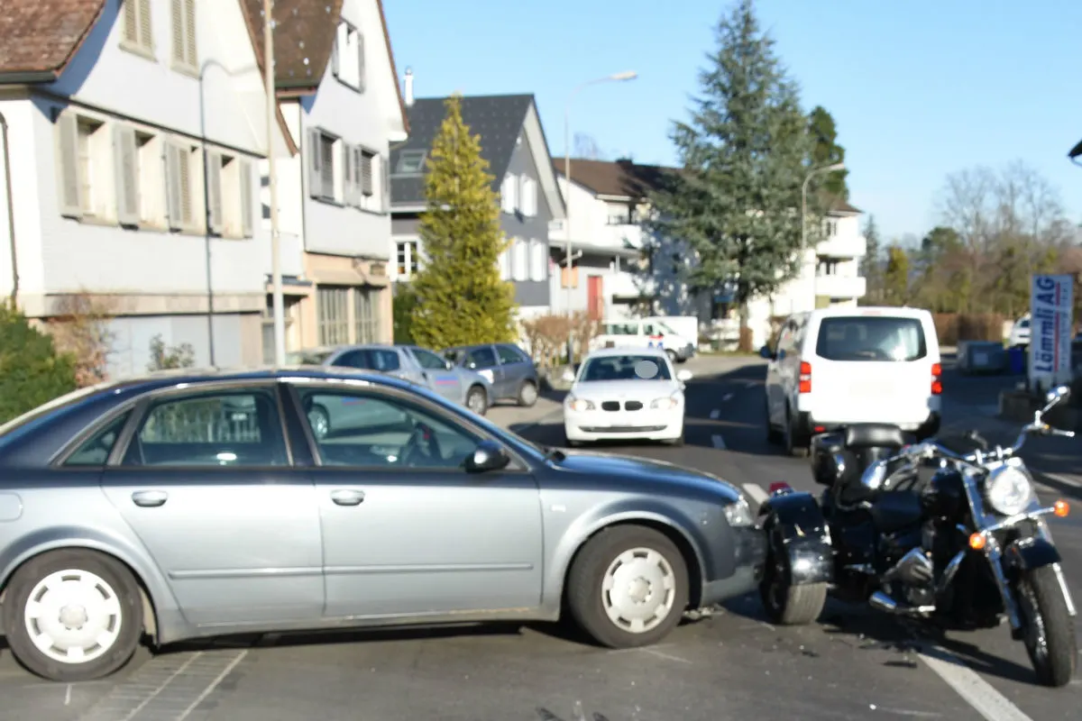 Thal SG -  Trike übersehen und Personen weggeschleudert