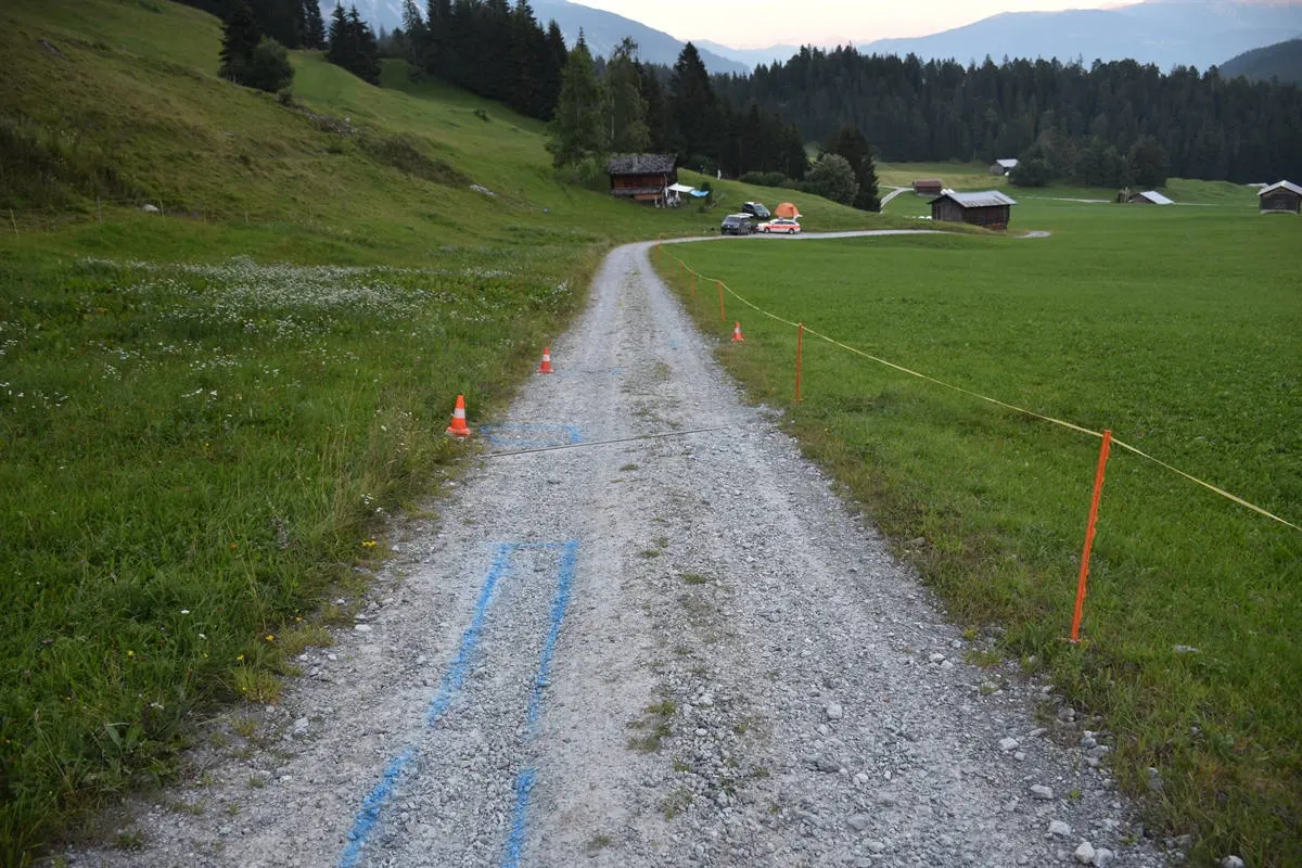Schwerer Sportunfall in Laax GR –  Bikerin auf Mountainbike-Strecke gestürzt