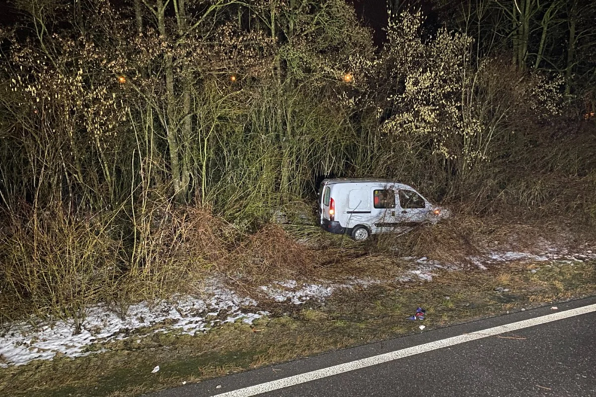 Cham ZG - Während Polizeikontrolle abgehauen und verunfallt!