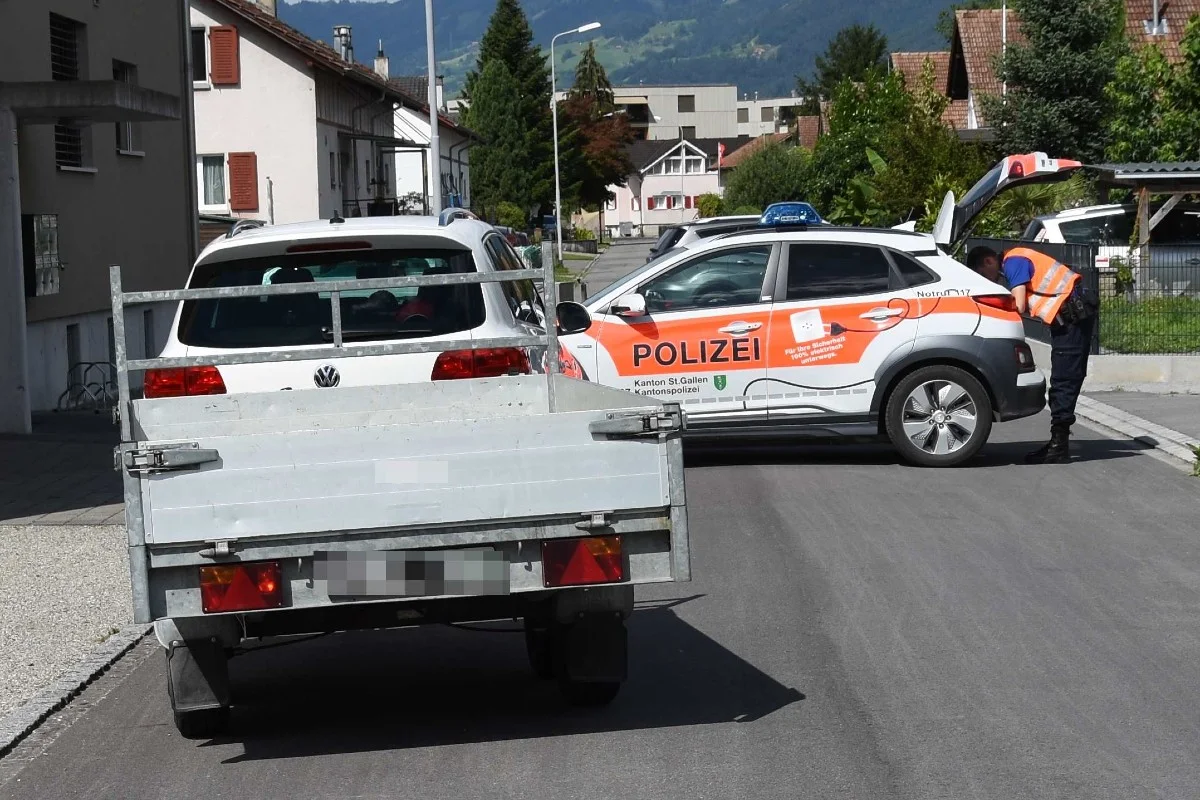 Widnau SG - Kleinkind wird von Anhänger überrollt!